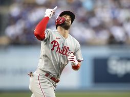 Bryce Harper destacó al conectar un jonrón y remolcar tres carreras. AFP / M. Oliphant