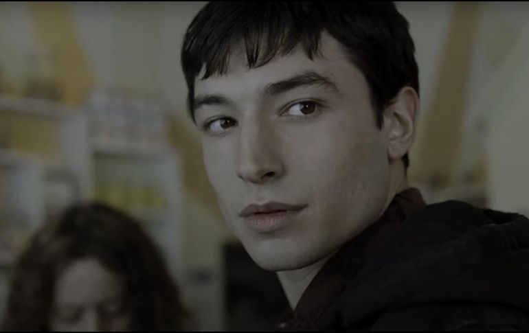 Ezra Miller ha estado envuelto en constantes polémicas que han deteriorado su imagen pública. ESPECIAL/WARNER