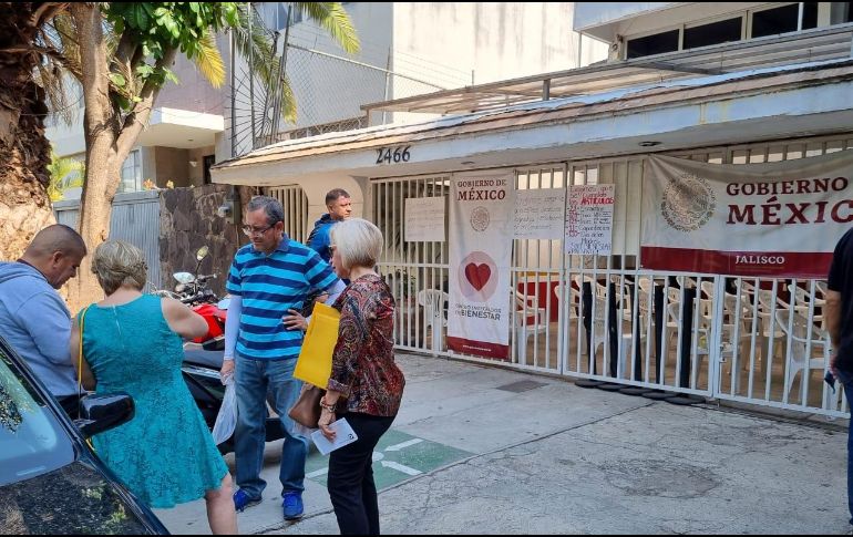 Por el paro, algunos beneficiarios que iban a dar seguimiento a sus pensiones, se vieron afectados y tuvieron que ir al Módulo de Palacio Federal. EL INFORMADOR / E. Gómez