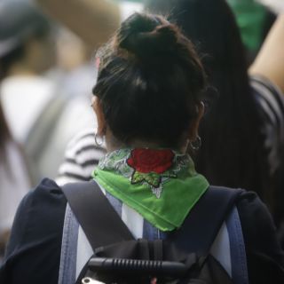 Empleador no contrata a candidata por descubrir en su Whatsapp que es feminista