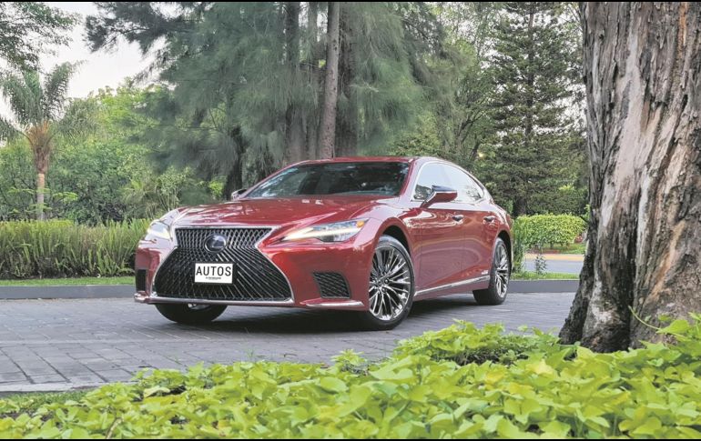 Su carrocería es de más de 5 metros de largo y los rines son de 20”; destaca su característica parrilla y una silueta muy elegante. EL INFORMADOR/M. Castillo