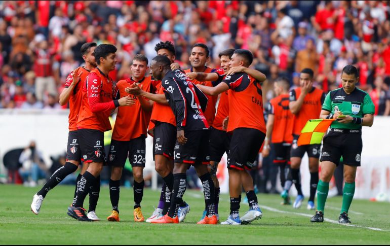 Chalá le da la ventaja a los Zorros sobre Guadalajara ante un pletórico Estadio Jalisco. IMAGO7