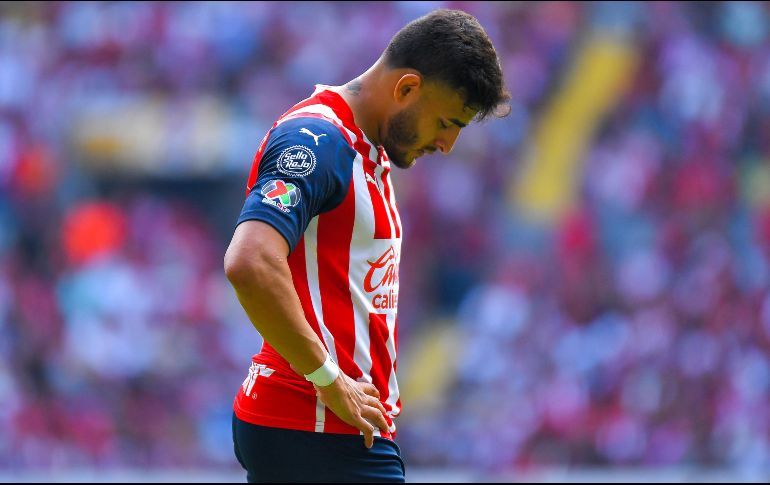 El delantero de Chivas es un reconocido antagonista de los Zorros, y fue por eso que los aficionados rojinegros no dudaron en abuchearlo. IMAGO7