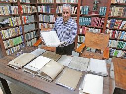 El doctor en Derecho destacó el laborioso trabajo que implicó catalogar cada uno de los documentos que donará a Italia. EL INFORMADOR/ A. Camacho