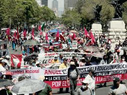 Integrantes de la CNTE y de otras organizaciones marcharon ayer 15 de mayo para pedir mejoras salariales, en el marco del Día del maestro. EL UNIVERSAL
