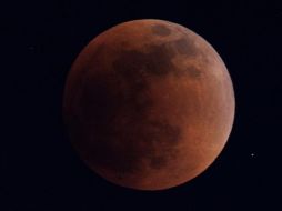 Este fin de semana la Luna se tiñó de rojo. REUTERS