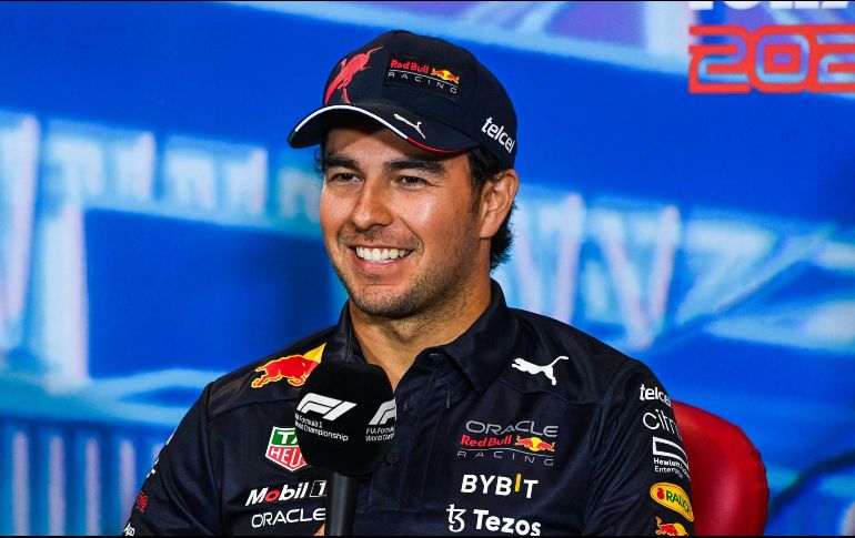 Sergio Pérez es un gran aficionado del futbol, y aunque siempre ha dicho que es seguidor del América de la Liga MX, también ha dicho que si tiene que elegir entre uno de los equipos tapatíos su favorito es el Atlas. AFP / ARCHIVO