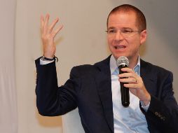 El ex candidato a la presidencia de México, Ricardo Anaya, denunció que la contratación de médicos cubanos, 