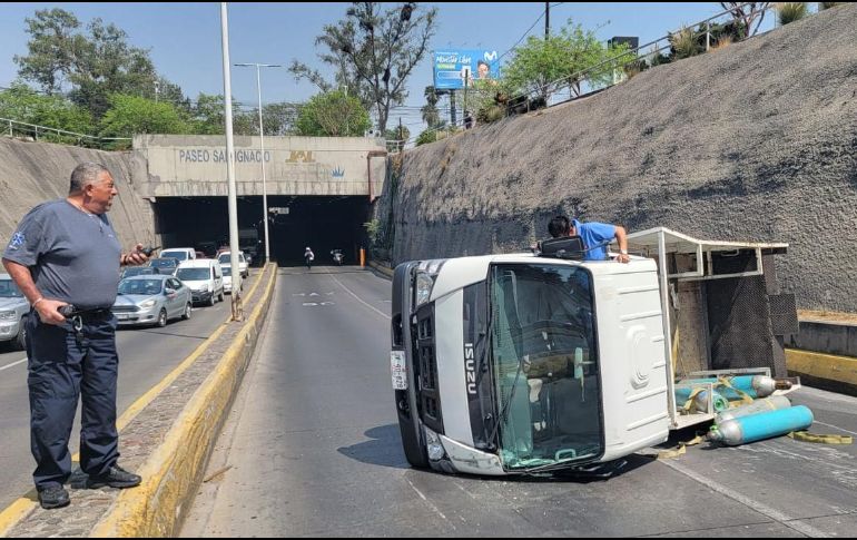 En la zona trabajan agentes viales desviando a los automovilistas por rutas alternas. ESPECIAL / Policía Vial