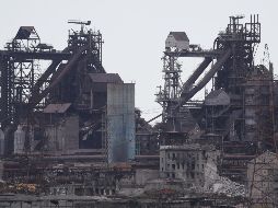 En la acería de Azovstal, las tropas rusas continúan con sus ataques masivos de artillería y aviación. XINHUA