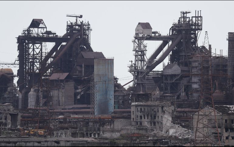 En la acería de Azovstal, las tropas rusas continúan con sus ataques masivos de artillería y aviación. XINHUA