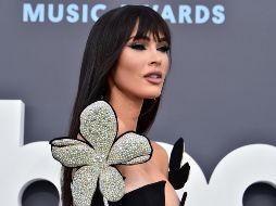 Además la actriz lucio un impecable maquillaje en negro, un labial en tono palo de rosa y un fleco con cabello liso. AP / ARCHIVO