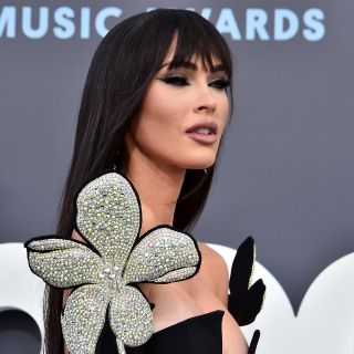 Megan Fox: La actriz deslumbra con espectacular vestido en los Billboard Music Awards 2022