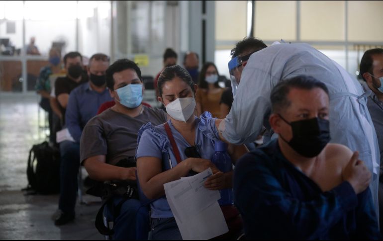 El informe técnico reporta que se han aplicado 53 millones 001 mil 421 dosis de refuerzo a personas mayores de 18 años, lo que representa 66% de avance en la cobertura. EL INFORMADOR / ARCHIVO