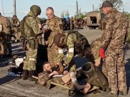 Los dos centenares de militares sacados de Azovstal tras más de dos meses de asedio, fueron llevados a Olénivka, una ciudad controlada por Rusia. AP / Russian Defense Ministry Press Service