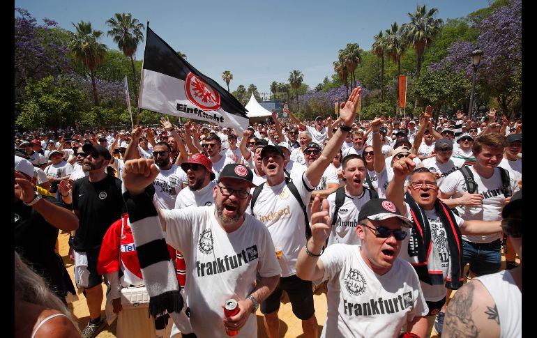 También aficionados del Eintracht Frankfurt  llegaron a España para el partido definitivo. AP / A. Fernandez