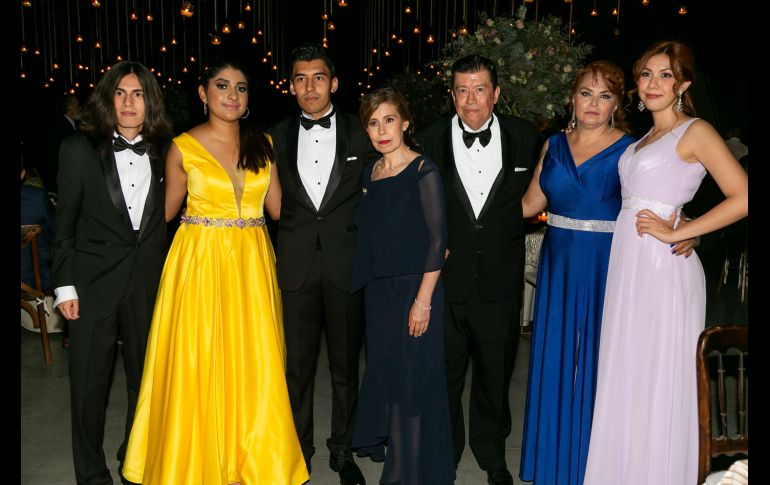 Jesús Martínez, Erika Puentes,Joseph Martínez, Leticia Dueñas, Gustavo Dueñas, Josefina Valdez y Vanessa Dueñas. GENTE BIEN JALISCO/Jorge Soltero
