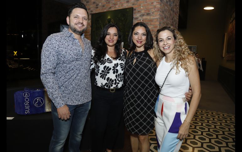 Mariano, Sofía y Maricarmen Vázquez con Elsa Gómez. GENTE BIEN JALISCO/Claudio Jimeno