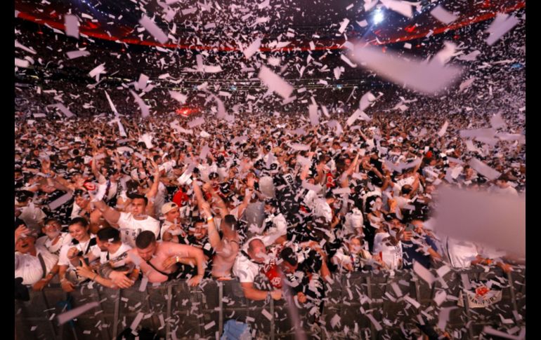 El Eintracht se coronó campeón de la Europa League y desató la locura. EFE/R. WITTEK
