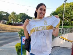 Karen Romero, de 21 años, aficionada de Tigres se mostró optimista de que su equipo saque la ventaja de visitante en el duelo de Ida. EL INFORMADOR/E. GÓMEZ
