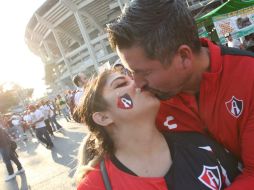 Cinthia y Rubén se casaron en octubre y vieron ganar al Atlas ya como marido y mujer. EL INFORMADOR/ A. CAMACHO