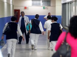Luego de las quejas realizadas por la contratación de médicos cubanos que atenderán zonas lejanas, el Presidente López Obrador pidió que se anuncien las vacantes disponibles. EL INFORMADOR/ ARCHIVO