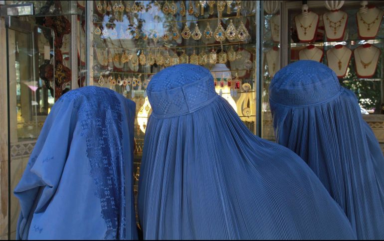 La orden de que las periodistas y comunicadoras se cubran el rostro es 