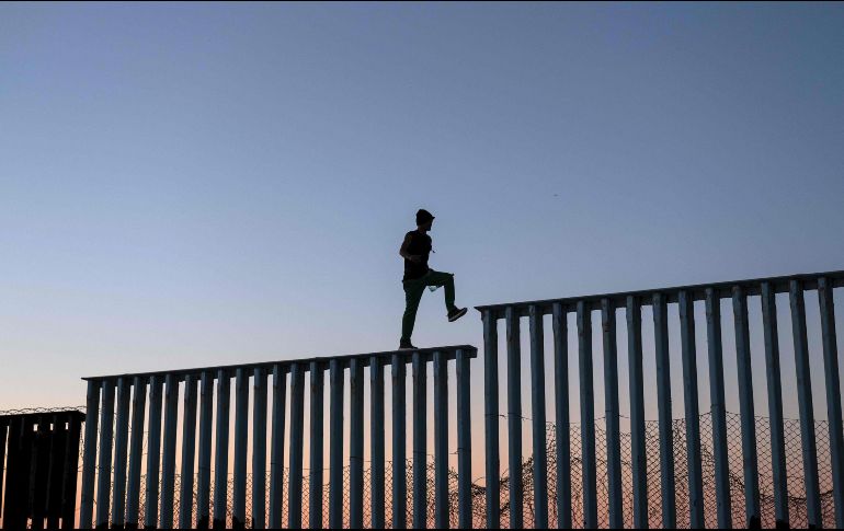 López Obrador también pidió considerar la fuerza de los mexicanos en Estados Unidos, al estimar que ya existen 40 millones en ese país. AFP / ARCHIVO
