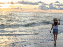 Colabora con el medio ambiente y prepara una maleta consciente antes de viajar. ESPECIAL/Photo by Dominic Sansotta on Unsplash.