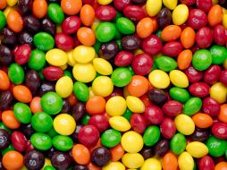 En caso de encontrar lotes de Skittles, Salvavidas y Life Savers, se deberá suspender de manera inmediata su venta y realizar una denuncia sanitaria. ESPECIAL/Foto de Karsten Winegeart en Unsplash