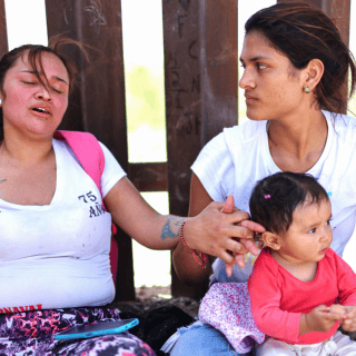 Título 42: Juez ordena mantener polémica medida que restringe el ingreso de migrantes a EU