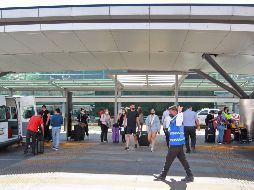 Acudieron 50 bomberos para abordar el incendio y hay 15 camiones de bomberos. EL INFORMADOR/ Archivo