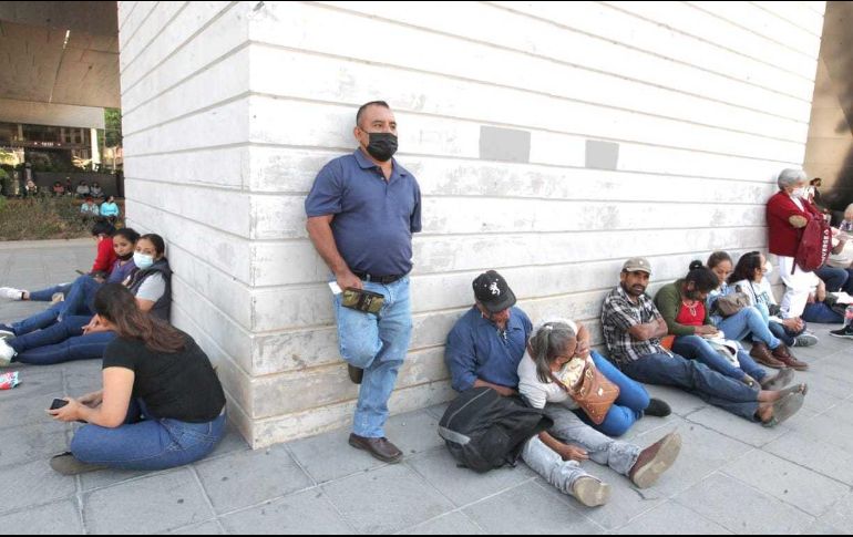 Amadeo (foto) y su hija Brigitte llegaron a Guadalajara para que ella realizara su examen de admisión a la UdeG. EL INFORMADOR / A. Camacho