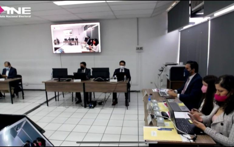 Desde la biblioteca de la Junta Local Ejecutiva de Aguascalientes, se llevó a cabo la configuración de cada una de las cuatro elecciones. TWITTER/@C_Humphrey_J