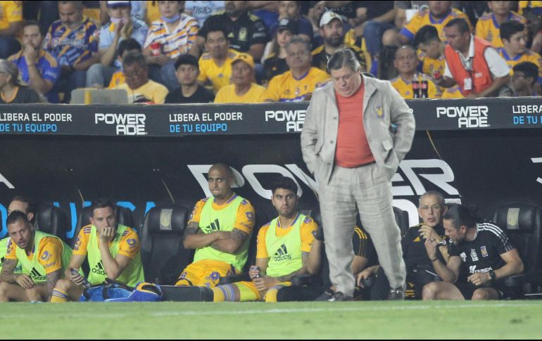 Miguel Herrera alineó a más jugadores extranjeros de los permitidos. IMAGO7