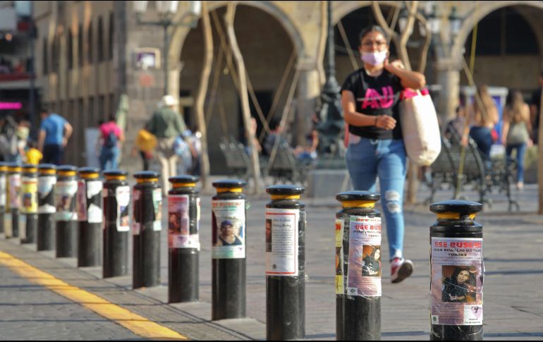 Así lucen los bolardos en la plaza de Armas, cerca del palacio de Gobierno de Jalisco. EL INFORMADOR/A. Camacho