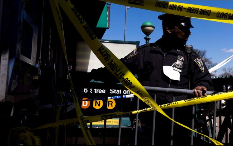 El Departamento de Policía de Nueva York (NYPD) ya se encuentra buscando al sospechoso, quien llevaba una sudadera con capucha gris. EFE / J. Lane