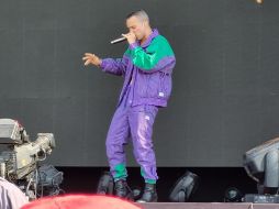 En el escenario del Corona Agua Rifada ya se presentó el músico Gabriel Garzon-Montano, originario de Nueva York de padre colombiano y madre francesa. Luciendo un atuendo de tonos morados y verdes. EL INFORMADOR