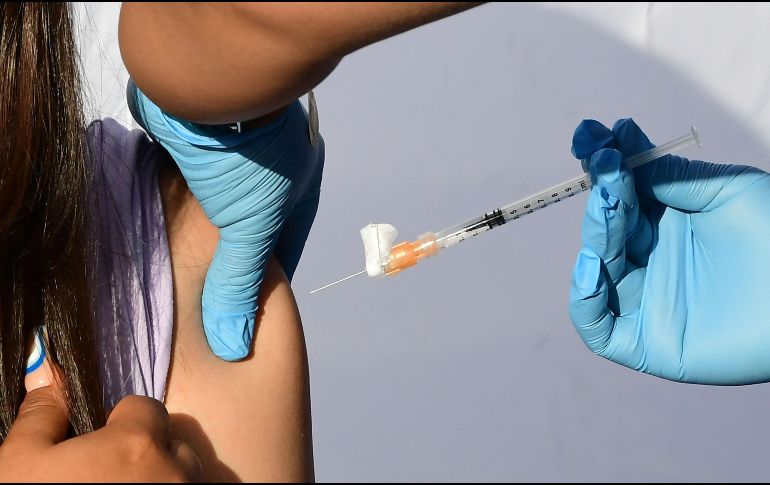 Los expertos recordaron que la vacuna contra la viruela convencional, una enfermedad de mayor gravedad y que durante siglos causó gran mortandad en el planeta, probó ser eficaz en un 85% contra la viruela del mono. AFP / J. Brown