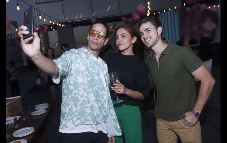 Álvaro Martínez, Fernanda Flores y Juanca Amezcua. GENTE BIEN JALISCO/Claudio Jimeno