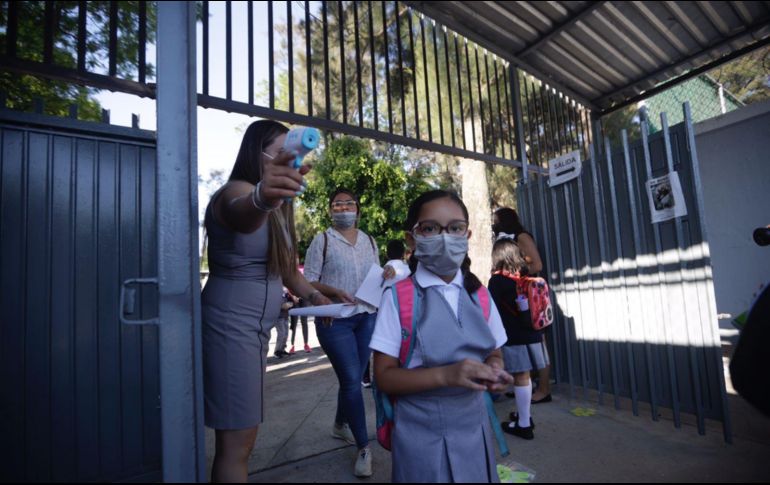 La SEJ recomendó usar el cubrebocas en las aulas, para evitar más contagios de COVID. EL INFORMADOR / ARCHIVO