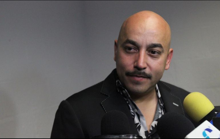 Lupillo actualizó un tatuaje que se hizo hace 10 años de su hermana Jenni, pues además de lucir el rostro de la cantante, ahora aparecen cinco mariposas a su alrededor. EL INFORMADOR / ARCHIVO