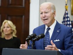 Biden ordenó que las banderas del país a media asta por cinco días. AP