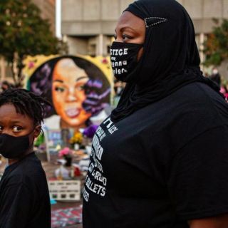 Qué es "la charla", la conversación que los padres negros tienen con sus hijos para enseñarles cómo enfrentar el racismo y los abusos policiales en Estados Unidos