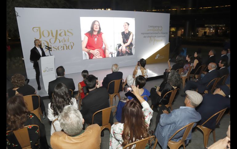 Público e invitados.