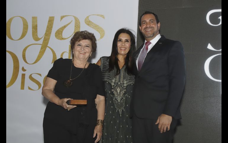 Geraldina Vega, Geraldina Herrera y Álvaro Azpeitia.