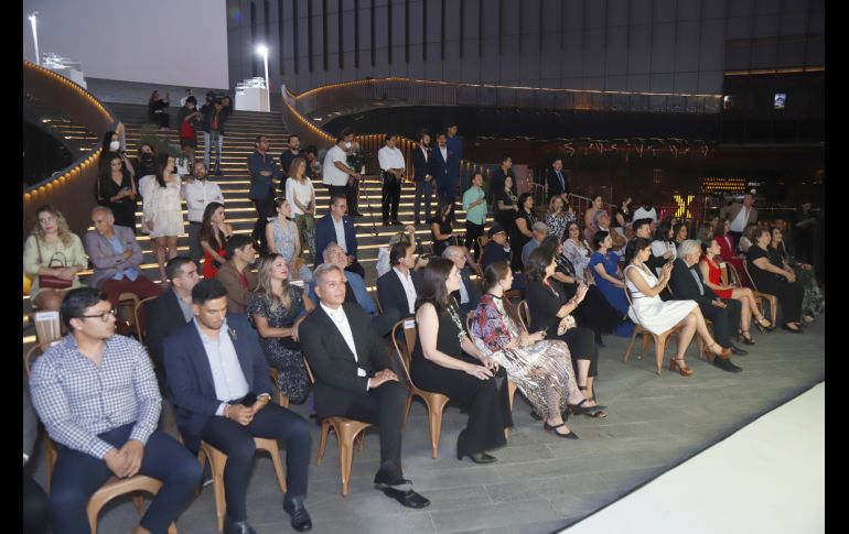 Público e invitados.