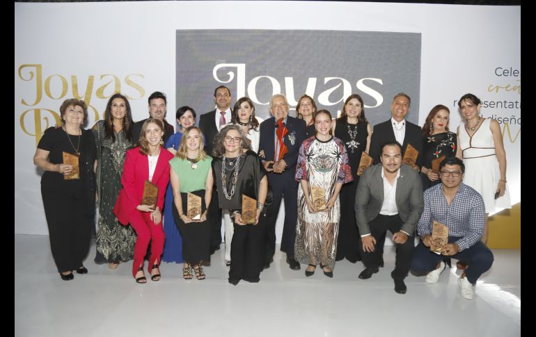 Galardonados con el homenajeado Francisco Sánchez Sahagún.