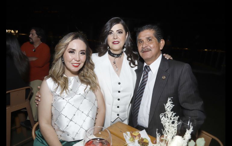 Mariel Castro, Elena López y José Luis Castro.