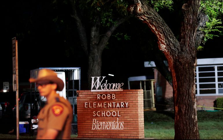 Un joven de 18 años mató a 19 menores y dos profesores de la escuela Primaria Robb en Uvalde, en Texas. EFE / A. M. Sprecher